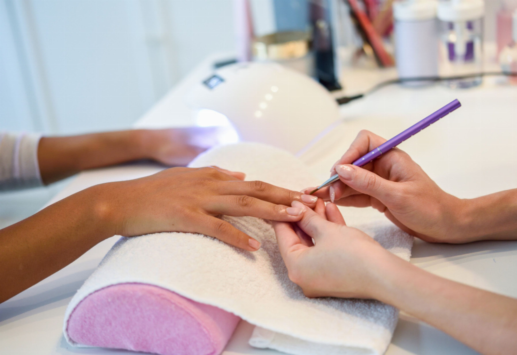 Differences entre les ongles resine, gel, acrylique et Shellac